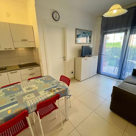 Flat With A Private Garden Next To The Sea *