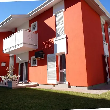 Apartment Flat With A Private Garden Next To The Sea *