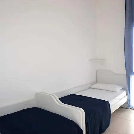 Apartment Flat With A Private Garden Next To The Sea