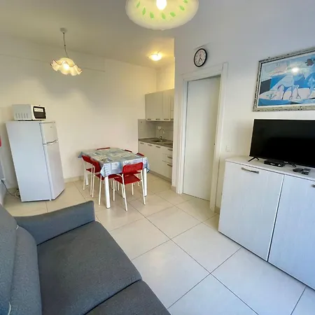 Flat With A Private Garden Next To The Sea *