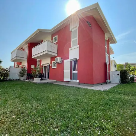 Flat With A Private Garden Next To The Sea